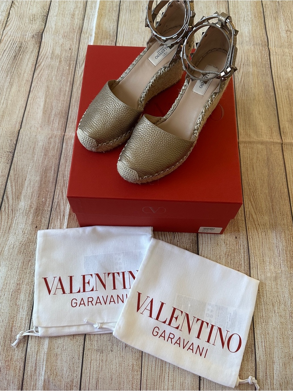 Valentino Garavani Rockstud Metallic Pebble Grain Leather Espadrille Wedge